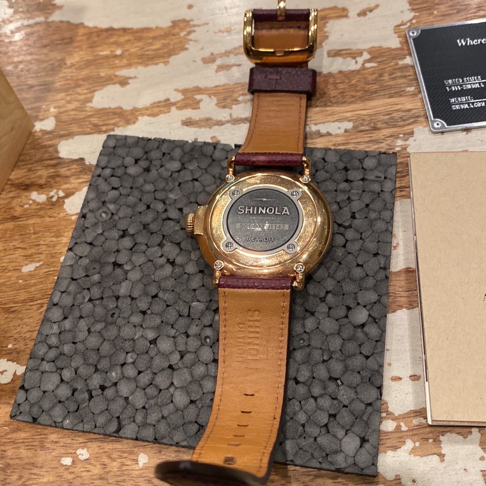 The Runwell 47mm -Oxblood genuine leather band. Sapphire blue dial rose gold. - Picture 8 of 8